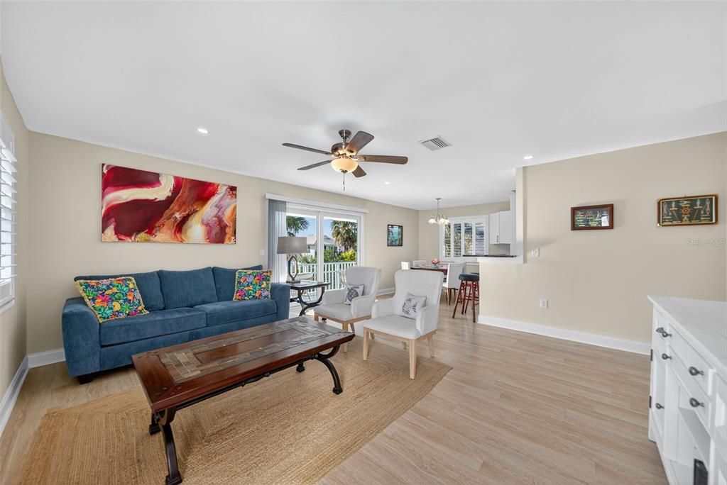 For Sale: $1,189,000 (2 beds, 2 baths, 1040 Square Feet)