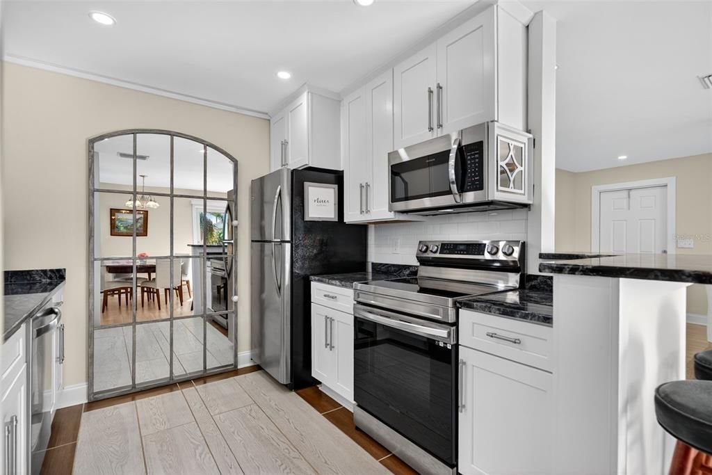 For Sale: $1,189,000 (2 beds, 2 baths, 1040 Square Feet)