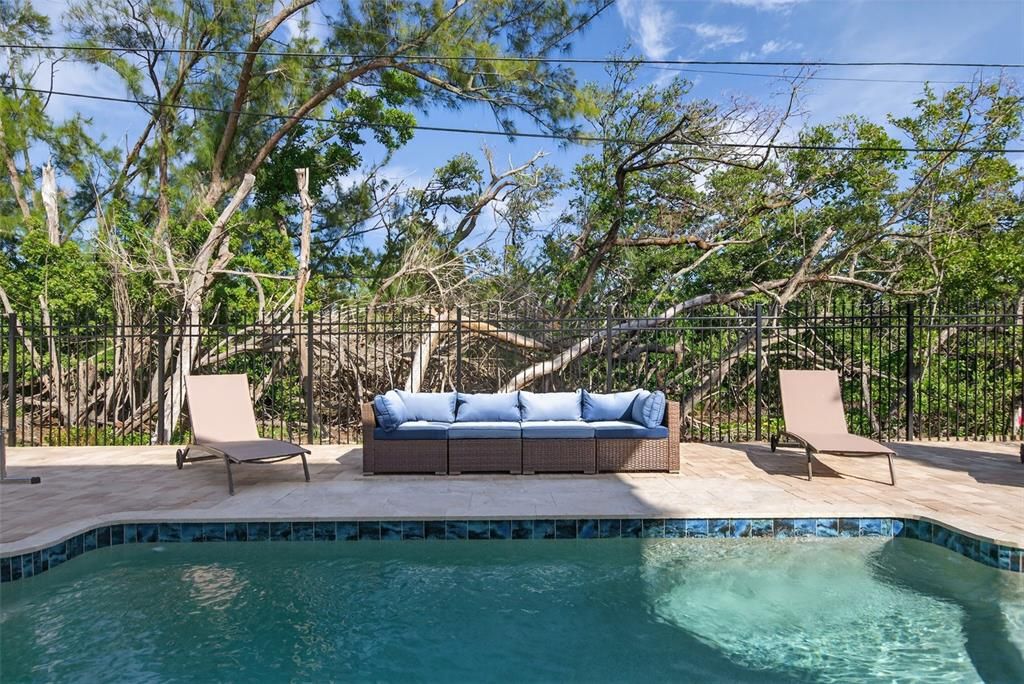 For Sale: $1,189,000 (2 beds, 2 baths, 1040 Square Feet)