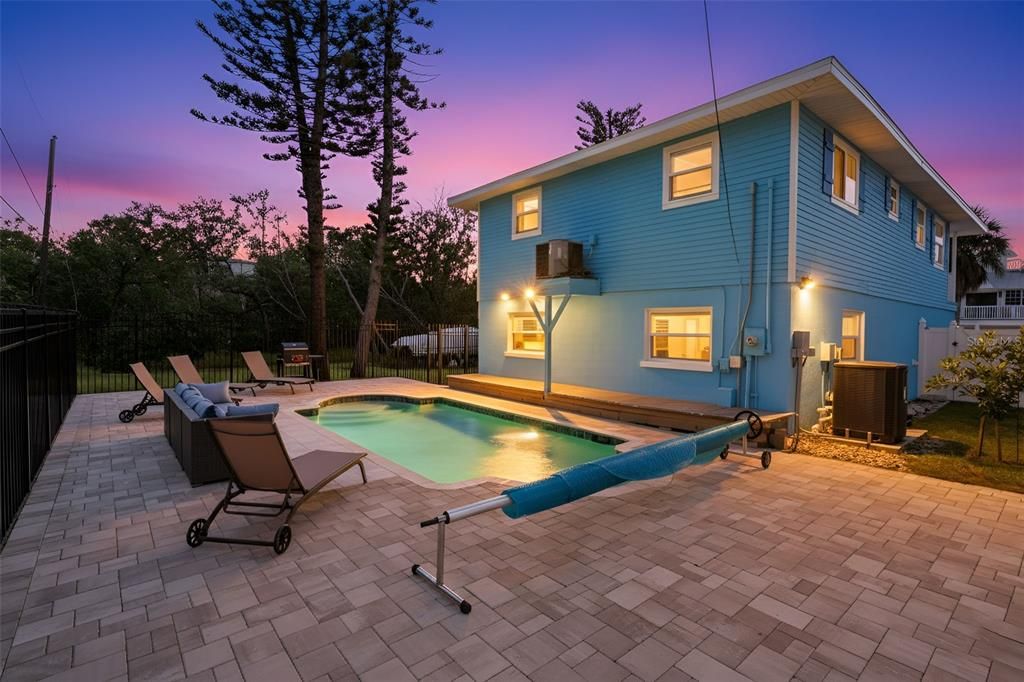 For Sale: $1,189,000 (2 beds, 2 baths, 1040 Square Feet)