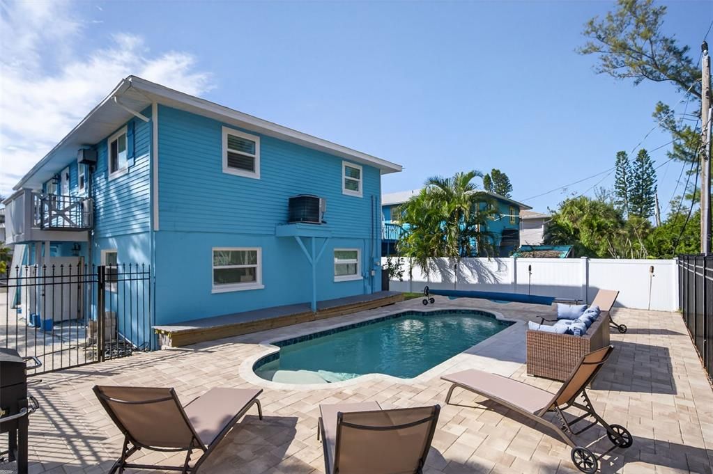 For Sale: $1,189,000 (2 beds, 2 baths, 1040 Square Feet)