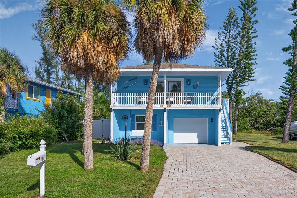 For Sale: $1,189,000 (2 beds, 2 baths, 1040 Square Feet)