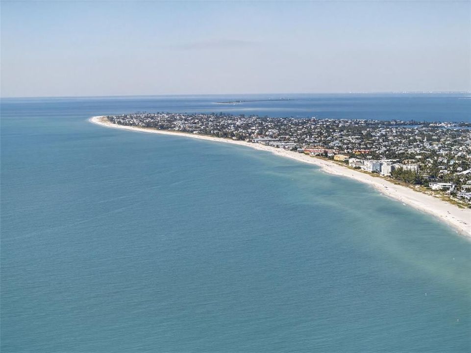 For Sale: $1,189,000 (2 beds, 2 baths, 1040 Square Feet)