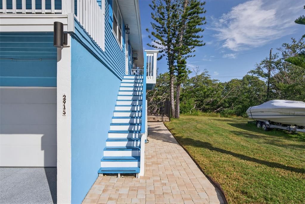 For Sale: $1,189,000 (2 beds, 2 baths, 1040 Square Feet)