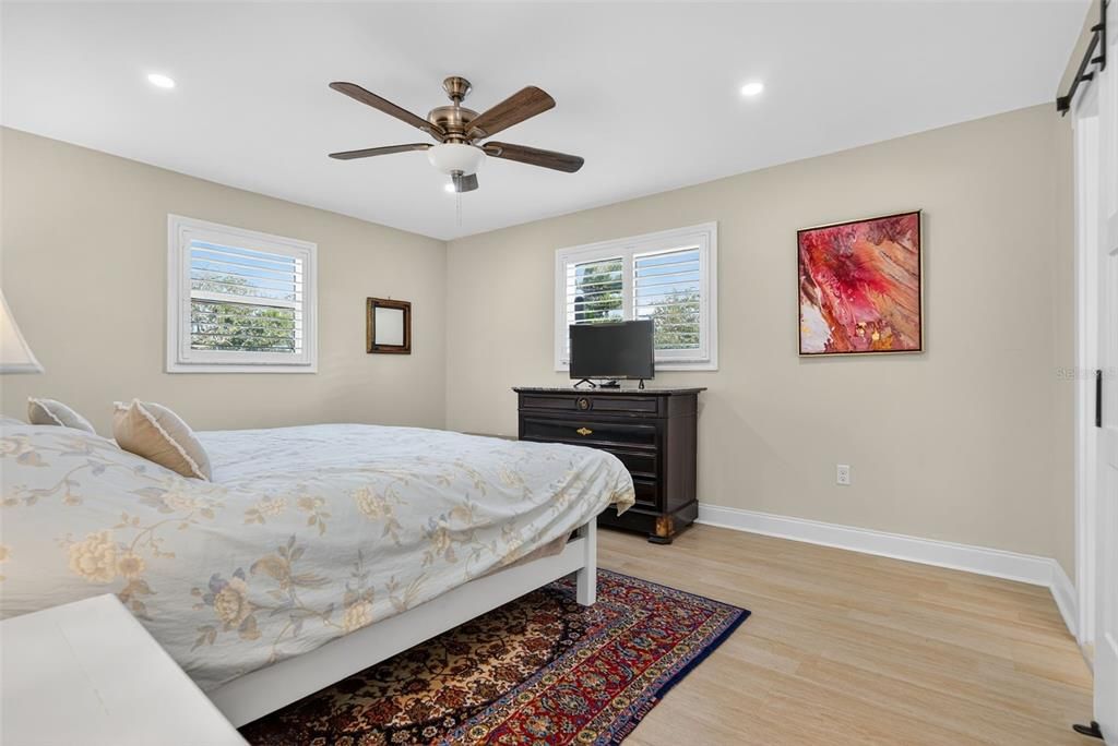 For Sale: $1,189,000 (2 beds, 2 baths, 1040 Square Feet)