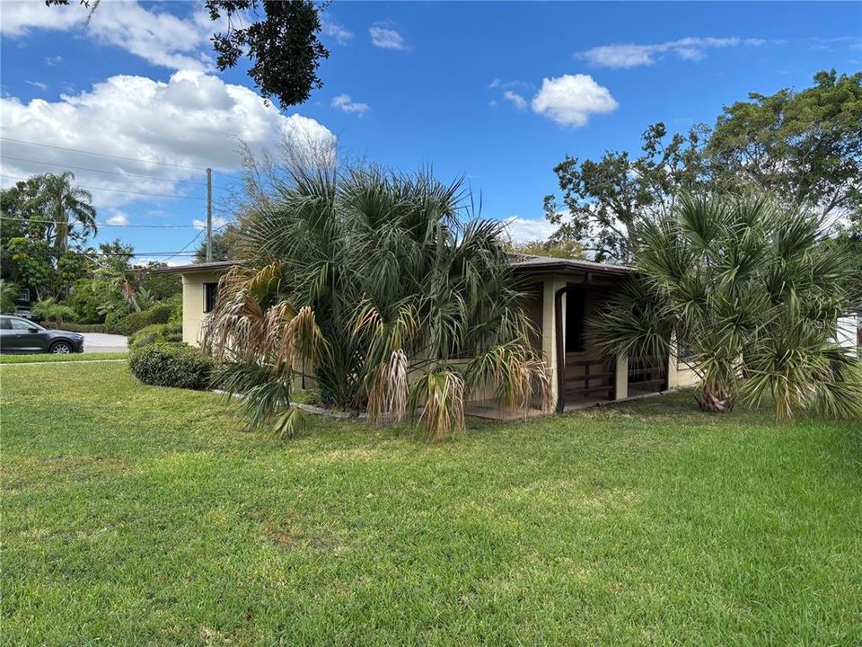 For Sale: $1,200,000 (0.27 acres)