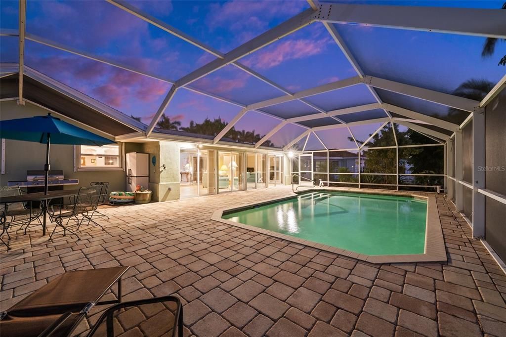 For Sale: $549,900 (3 beds, 2 baths, 1378 Square Feet)