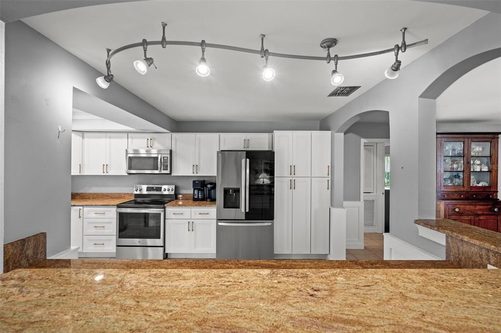 For Sale: $549,900 (3 beds, 2 baths, 1378 Square Feet)