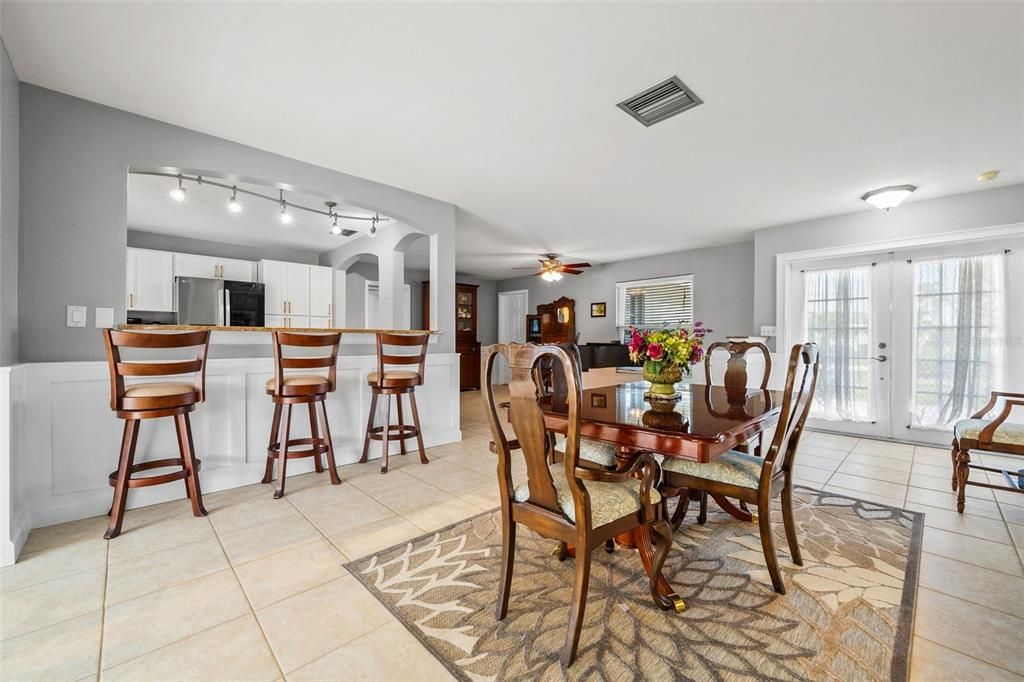 For Sale: $549,900 (3 beds, 2 baths, 1378 Square Feet)