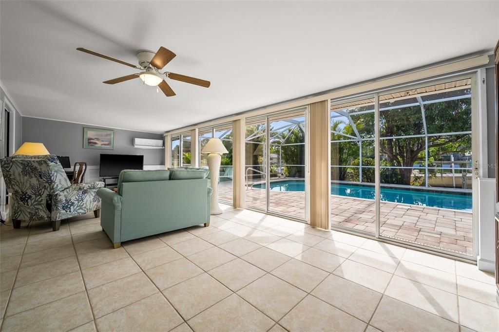 For Sale: $549,900 (3 beds, 2 baths, 1378 Square Feet)