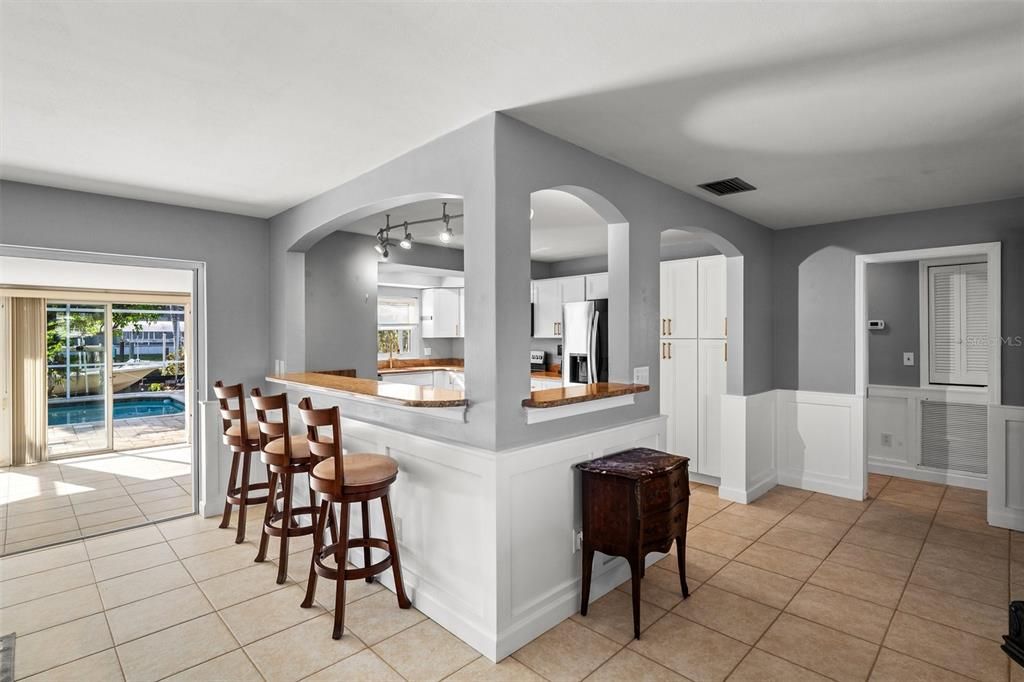 For Sale: $549,900 (3 beds, 2 baths, 1378 Square Feet)