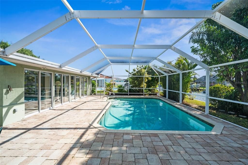 For Sale: $549,900 (3 beds, 2 baths, 1378 Square Feet)