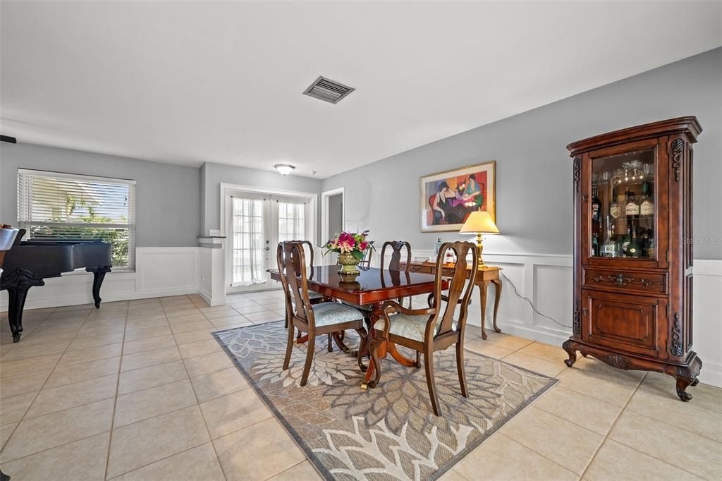 For Sale: $549,900 (3 beds, 2 baths, 1378 Square Feet)