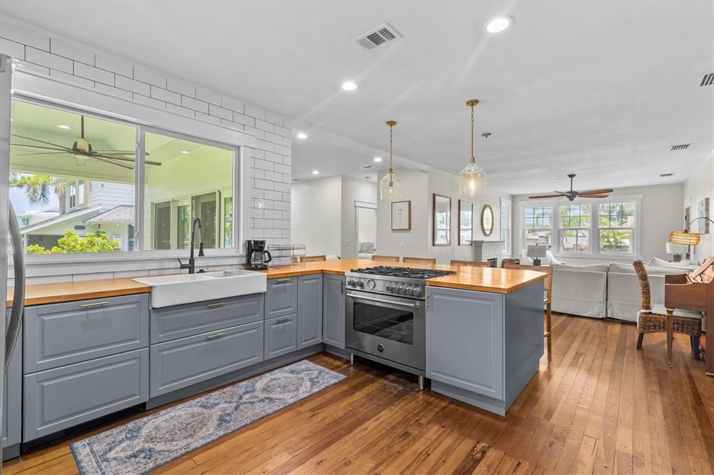 For Rent: $5,000 (3 beds, 2 baths, 1579 Square Feet)