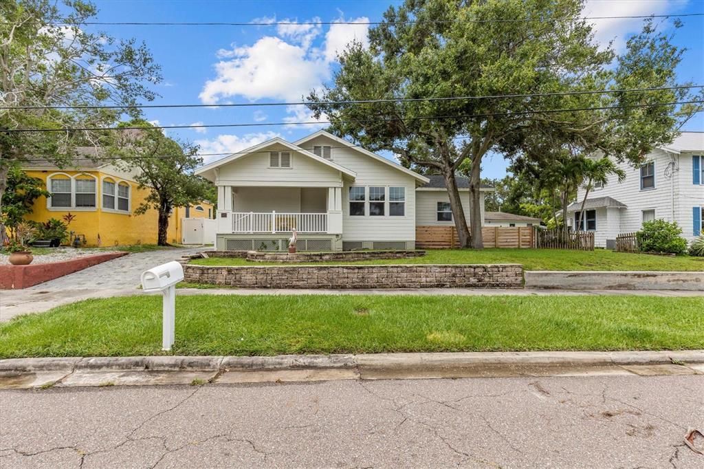 For Rent: $5,000 (3 beds, 2 baths, 1579 Square Feet)