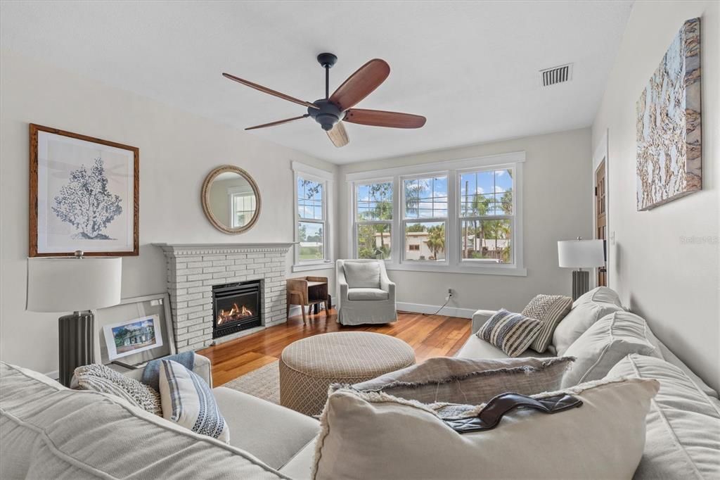 For Rent: $5,000 (3 beds, 2 baths, 1579 Square Feet)