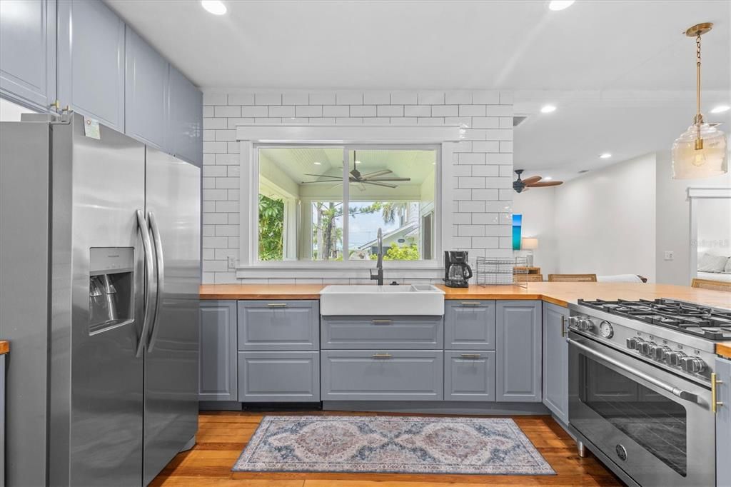 For Rent: $5,000 (3 beds, 2 baths, 1579 Square Feet)