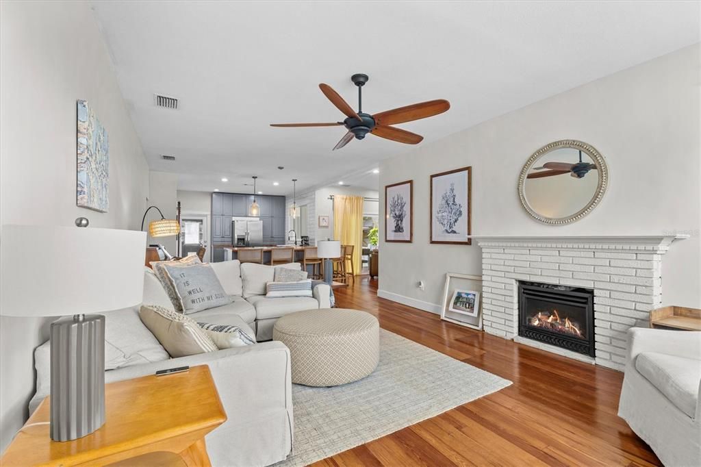 For Rent: $5,000 (3 beds, 2 baths, 1579 Square Feet)