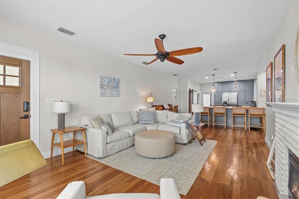 For Rent: $5,000 (3 beds, 2 baths, 1579 Square Feet)