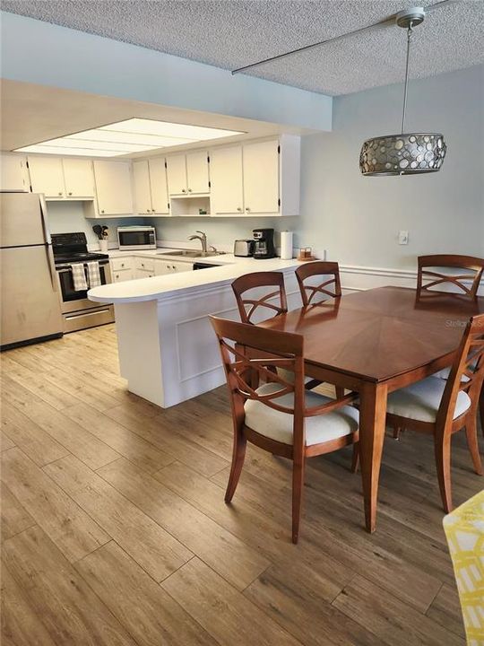 待售: $399,900 (2 贝兹, 2 浴室, 1058 平方英尺)