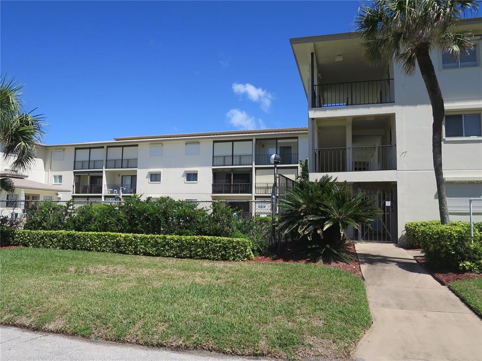 待售: $399,900 (2 贝兹, 2 浴室, 1058 平方英尺)