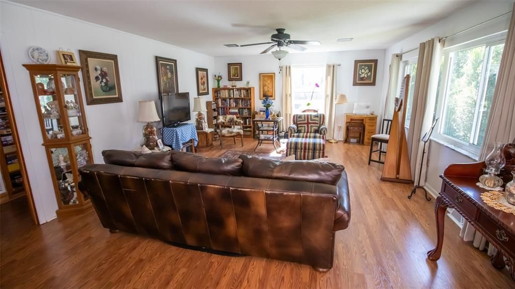 На продажу: $275,000 (2 спален, 2 ванн, 1408 Квадратных фут)