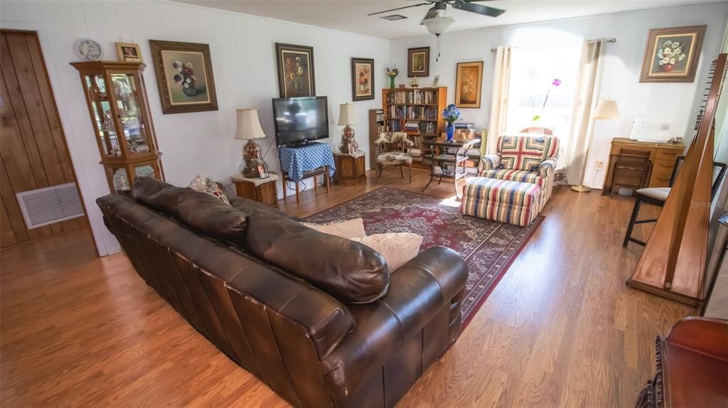 На продажу: $275,000 (2 спален, 2 ванн, 1408 Квадратных фут)