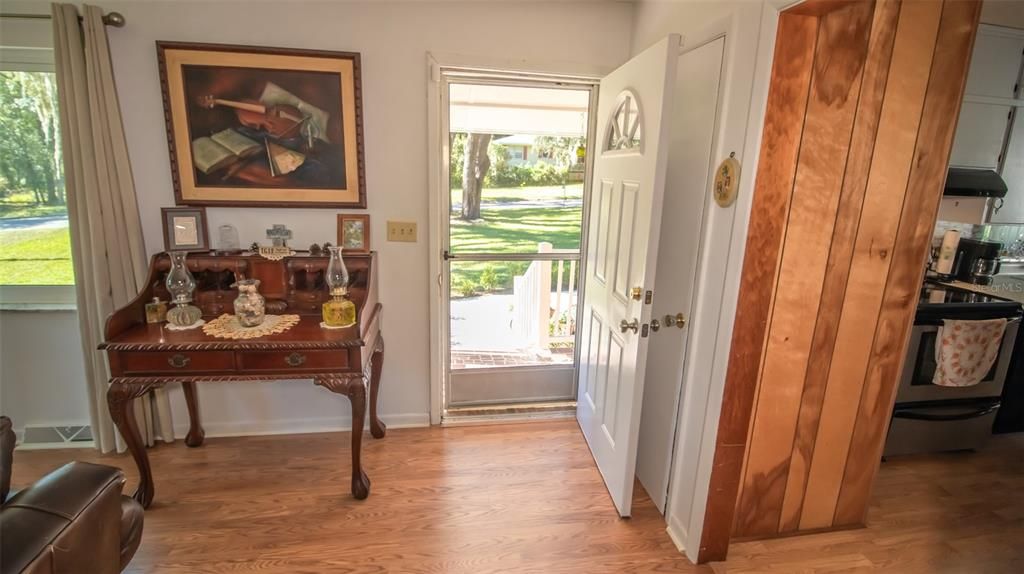 На продажу: $275,000 (2 спален, 2 ванн, 1408 Квадратных фут)