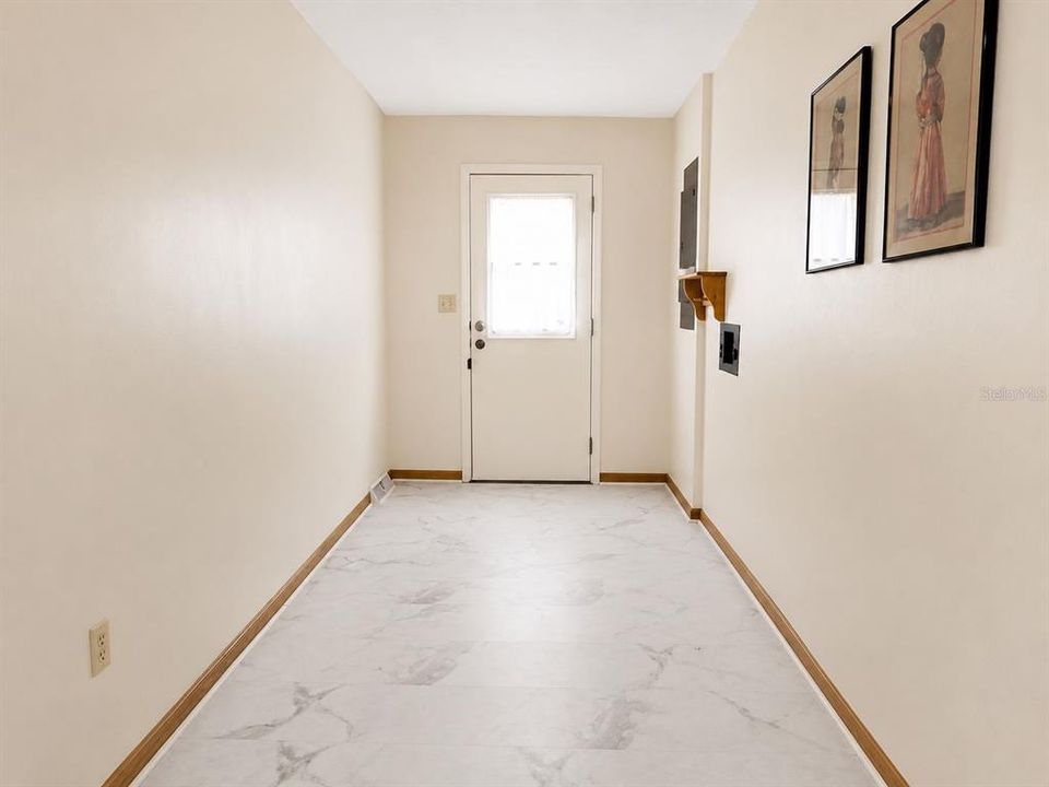 Active With Contract: $240,000 (2 beds, 2 baths, 1408 Square Feet)