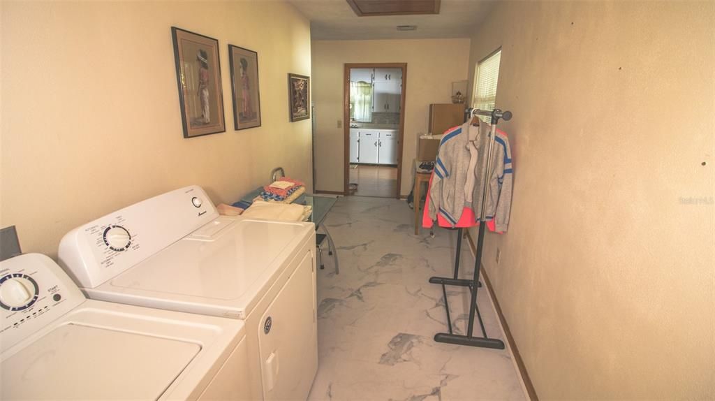 Active With Contract: $240,000 (2 beds, 2 baths, 1408 Square Feet)