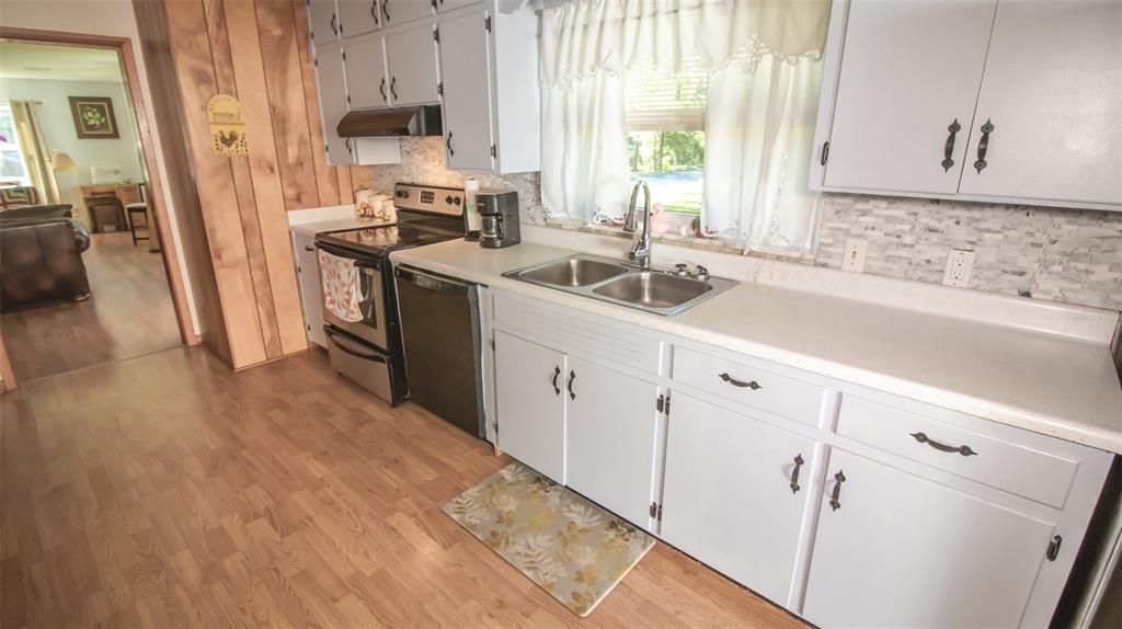 На продажу: $275,000 (2 спален, 2 ванн, 1408 Квадратных фут)