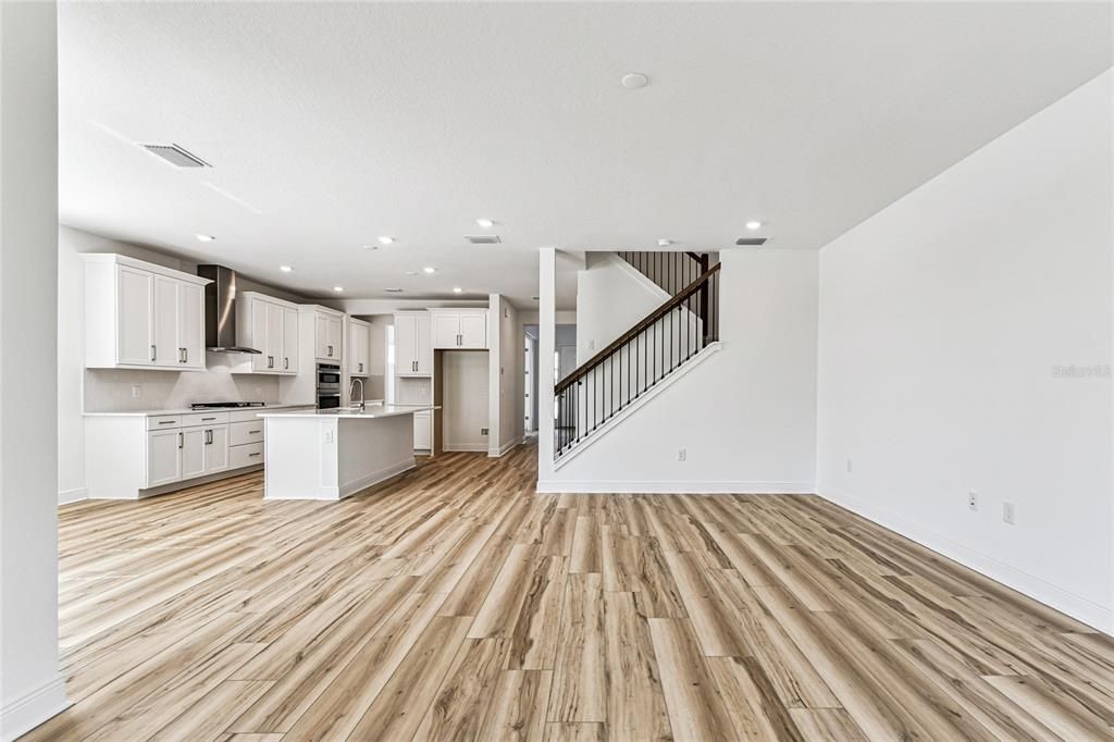 Active With Contract: $899,999 (5 beds, 5 baths, 3521 Square Feet)