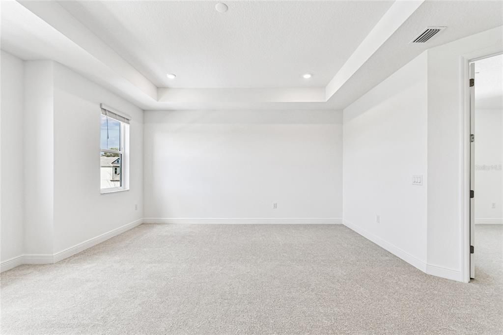 Active With Contract: $899,999 (5 beds, 5 baths, 3521 Square Feet)