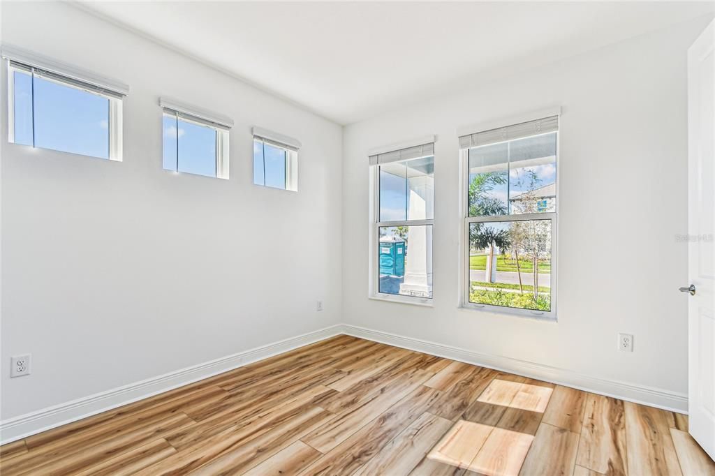 Active With Contract: $899,999 (5 beds, 5 baths, 3521 Square Feet)