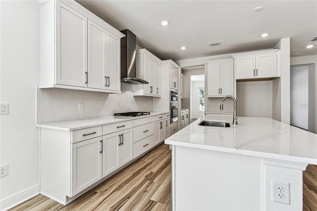 Active With Contract: $899,999 (5 beds, 5 baths, 3521 Square Feet)