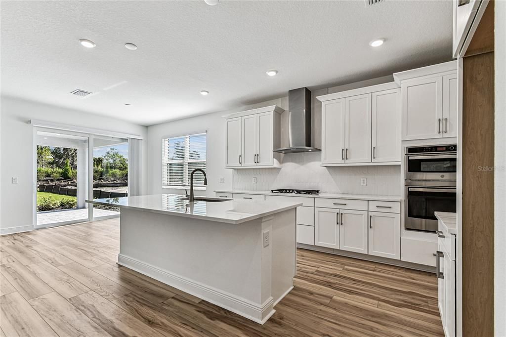 Active With Contract: $899,999 (5 beds, 5 baths, 3521 Square Feet)