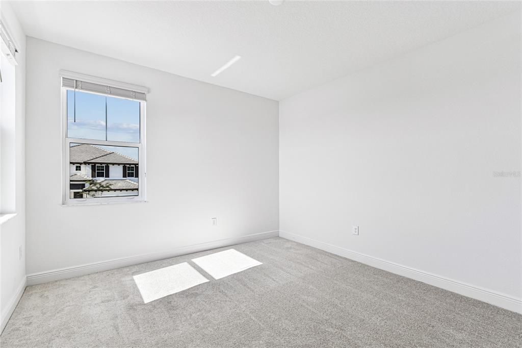 Active With Contract: $899,999 (5 beds, 5 baths, 3521 Square Feet)