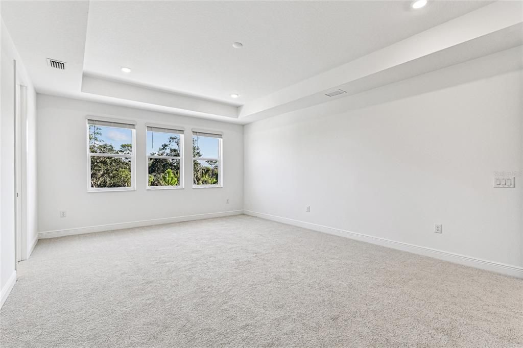 Active With Contract: $899,999 (5 beds, 5 baths, 3521 Square Feet)