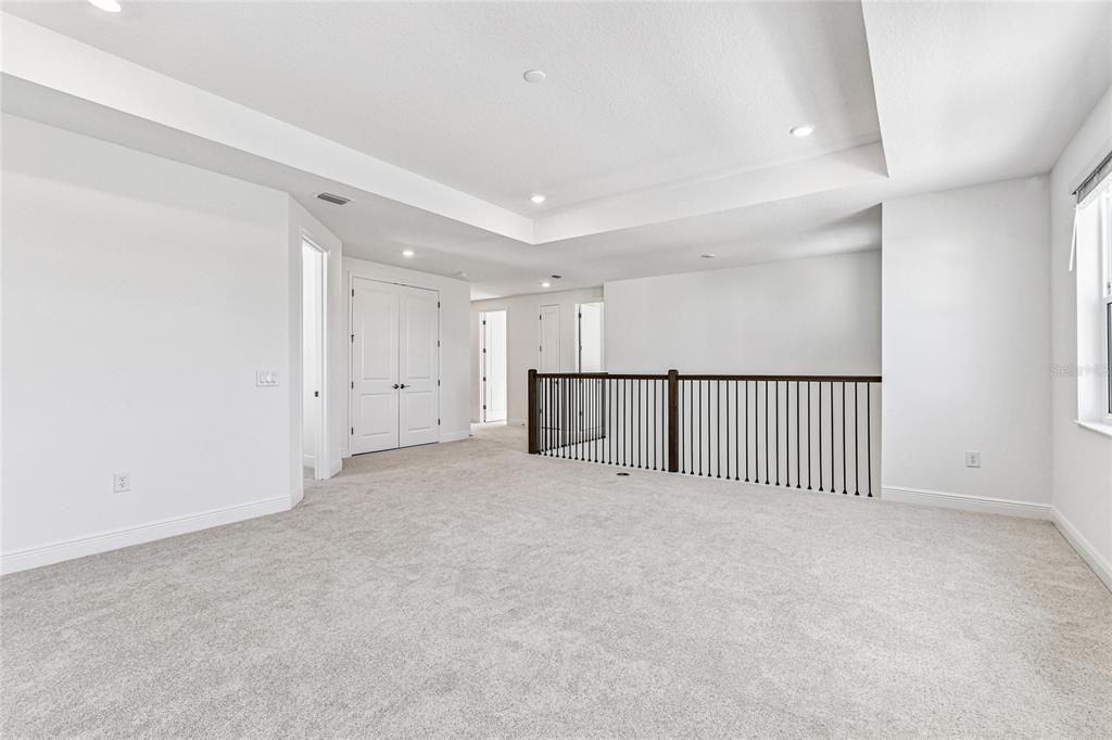 Active With Contract: $899,999 (5 beds, 5 baths, 3521 Square Feet)