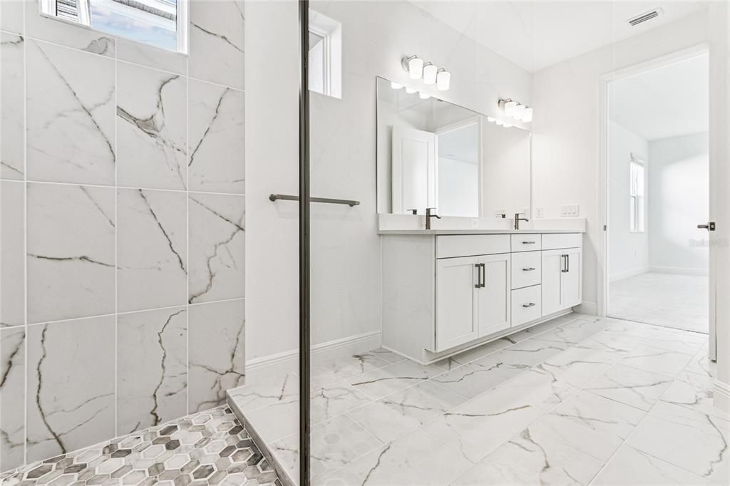 Active With Contract: $899,999 (5 beds, 5 baths, 3521 Square Feet)