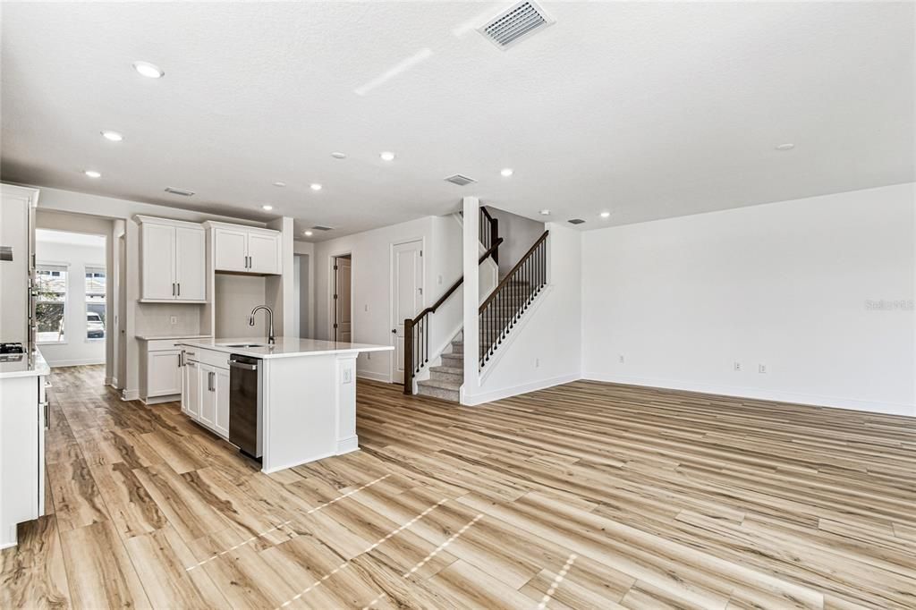 Active With Contract: $899,999 (5 beds, 5 baths, 3521 Square Feet)