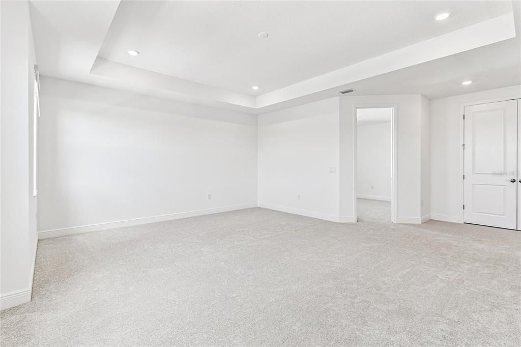 Active With Contract: $899,999 (5 beds, 5 baths, 3521 Square Feet)