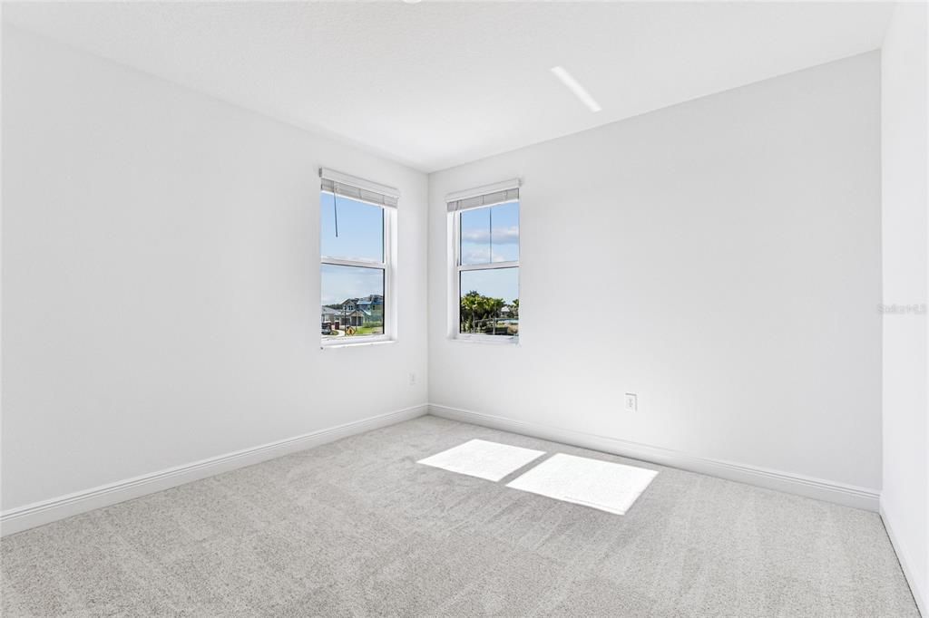 Active With Contract: $899,999 (5 beds, 5 baths, 3521 Square Feet)