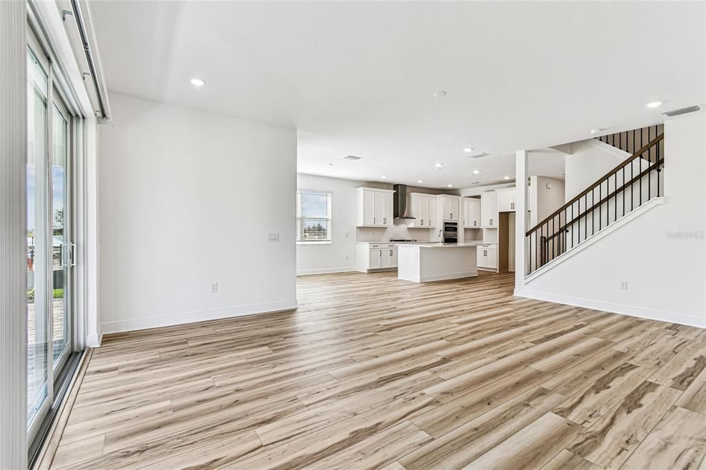 Active With Contract: $899,999 (5 beds, 5 baths, 3521 Square Feet)