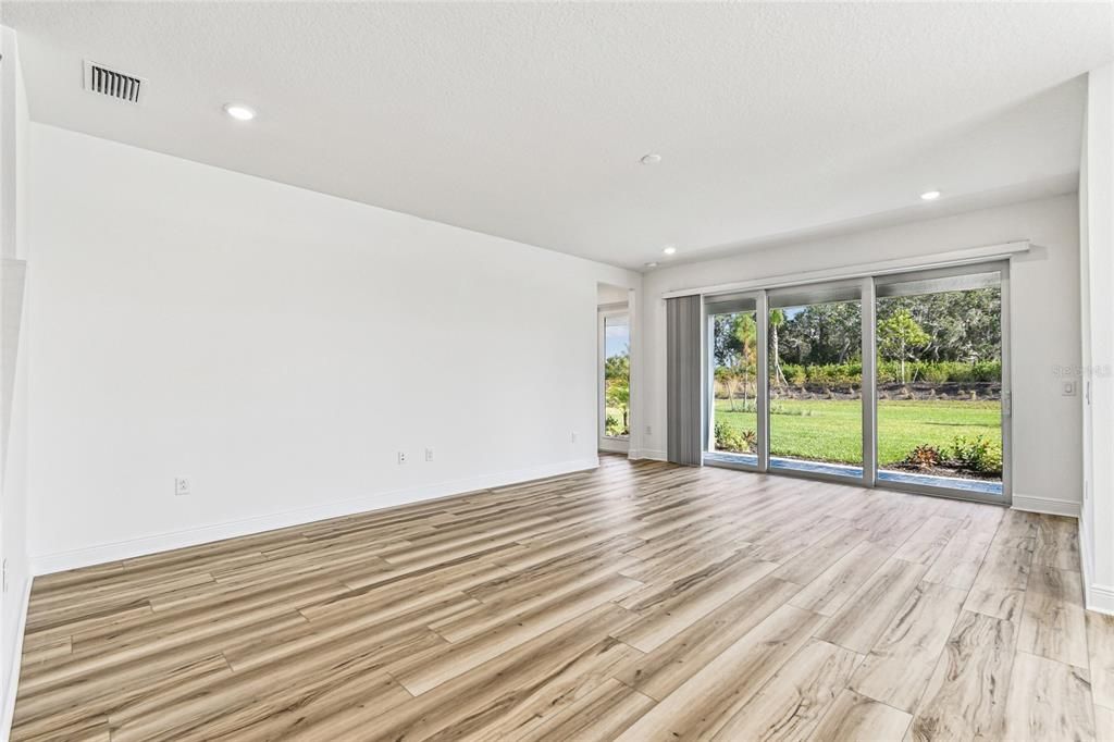 Active With Contract: $899,999 (5 beds, 5 baths, 3521 Square Feet)