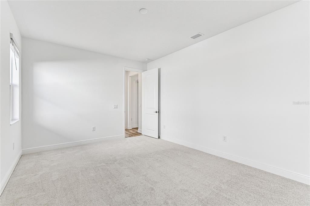 Active With Contract: $899,999 (5 beds, 5 baths, 3521 Square Feet)