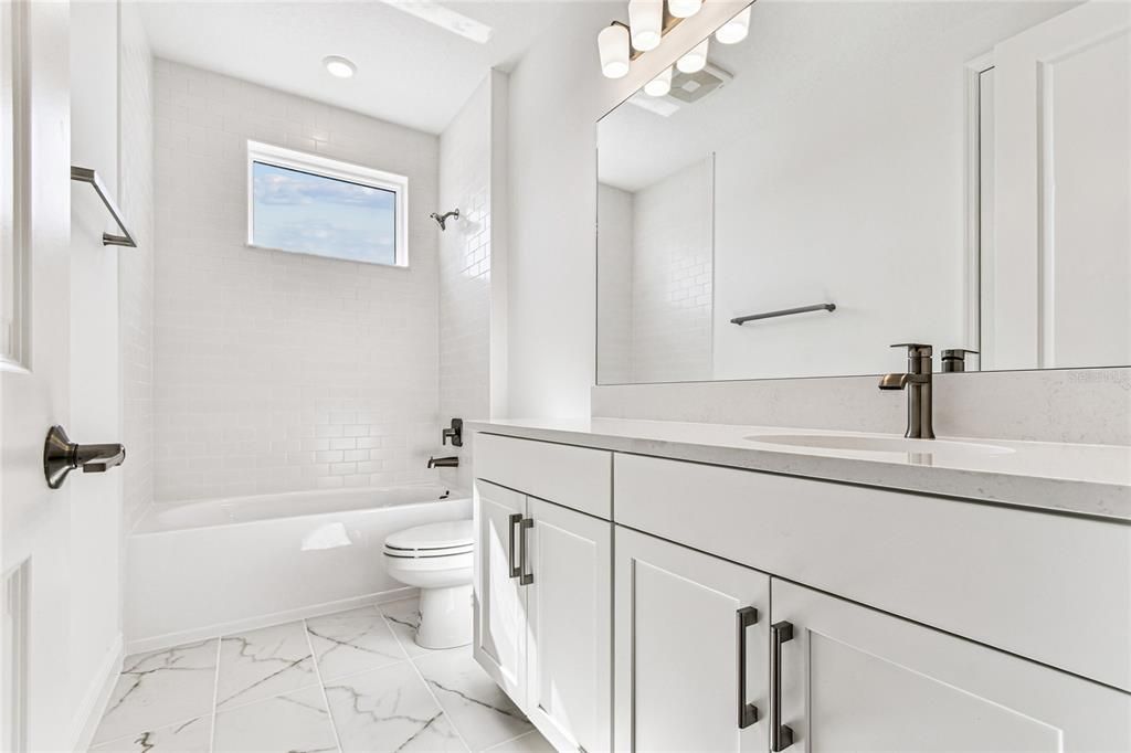 Active With Contract: $899,999 (5 beds, 5 baths, 3521 Square Feet)