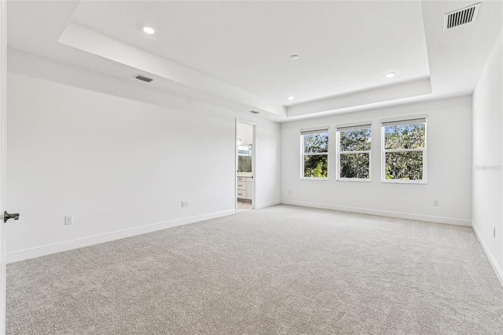 Active With Contract: $899,999 (5 beds, 5 baths, 3521 Square Feet)