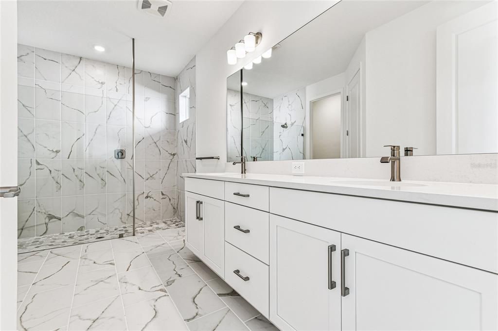 Active With Contract: $899,999 (5 beds, 5 baths, 3521 Square Feet)