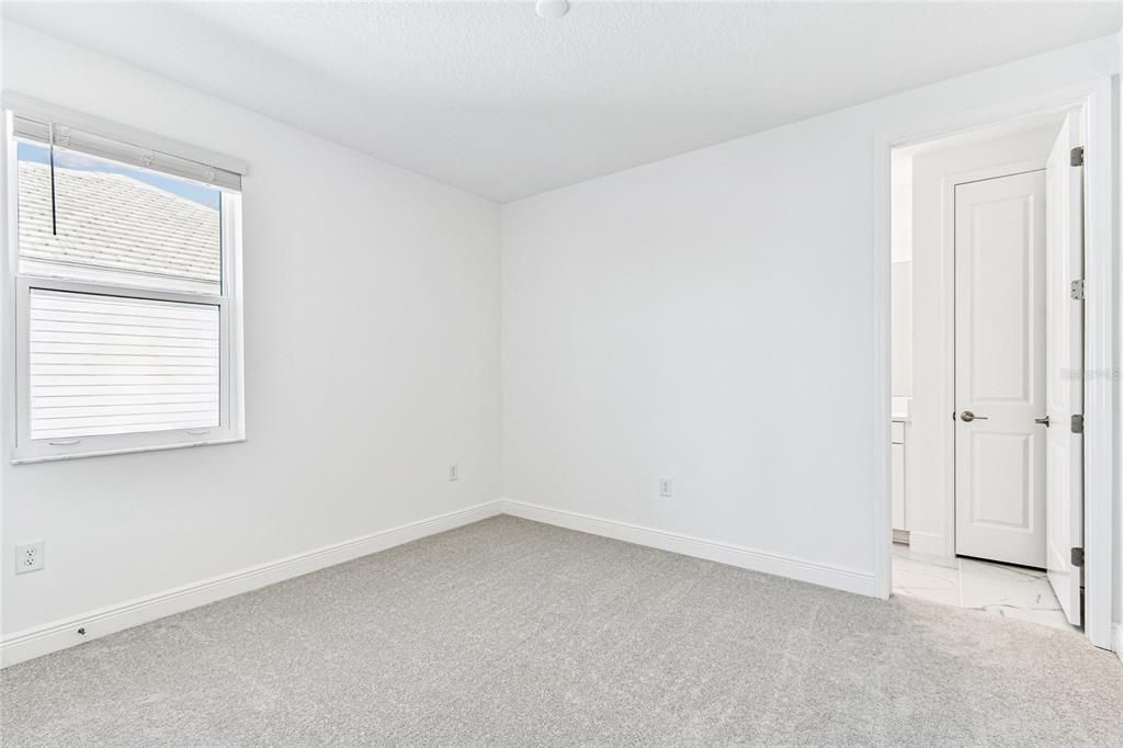 Active With Contract: $899,999 (5 beds, 5 baths, 3521 Square Feet)